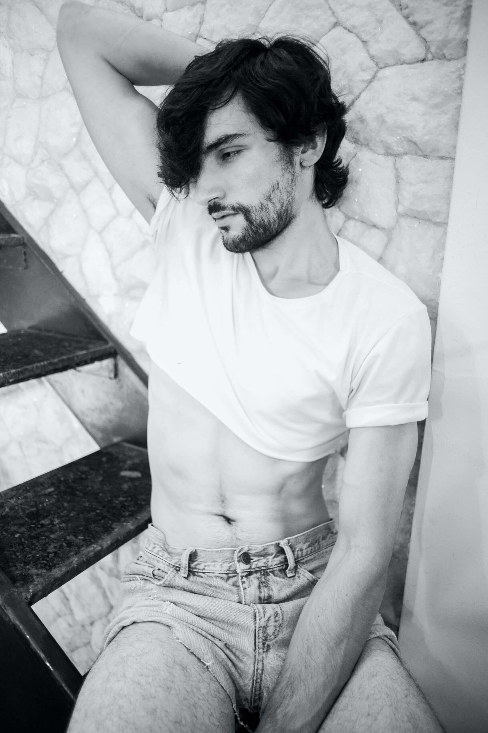Lean man with wavy hair and croptop