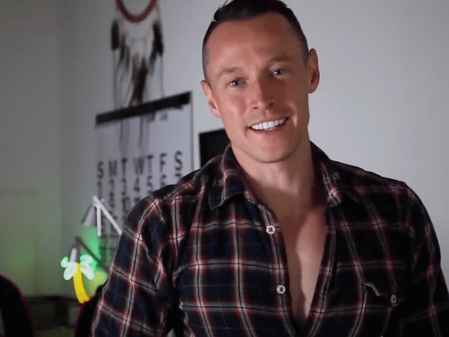 Davey Wavey in Plaid Davey Wavey in plaid speaking to the camera